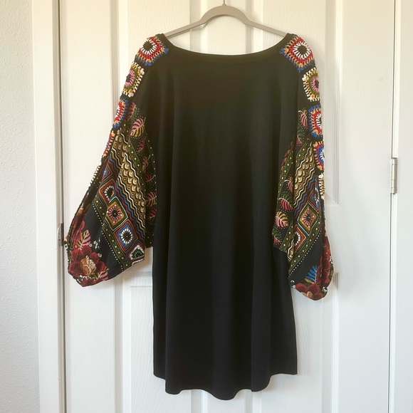 FARM Rio Graphic T-shirt Dress with Crochet Granny Square Balloon Sleeves - Picture 2 of 9